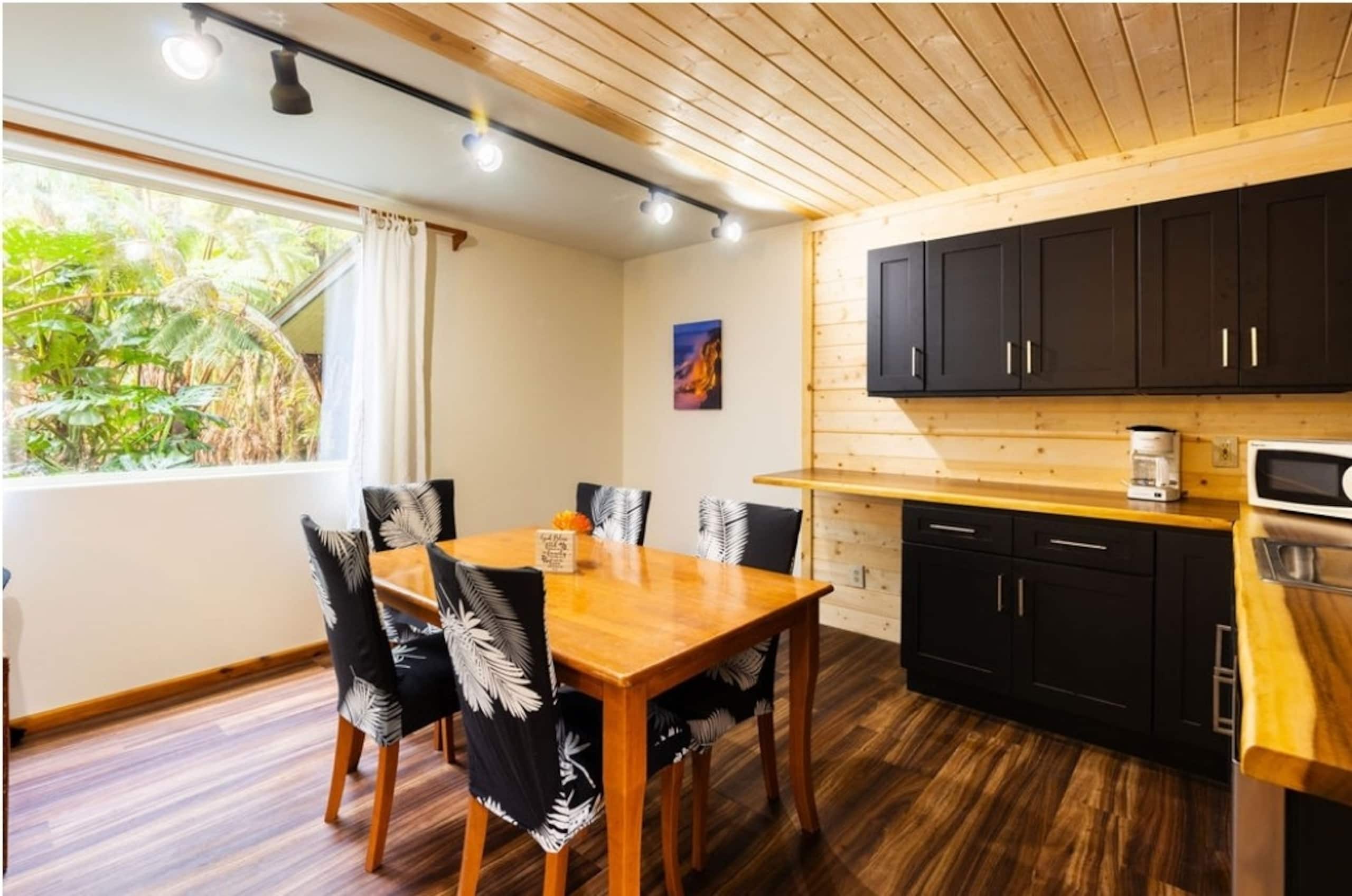 2-bedroom Volcano Tree House Getaway with Hot Tub - Photo 19