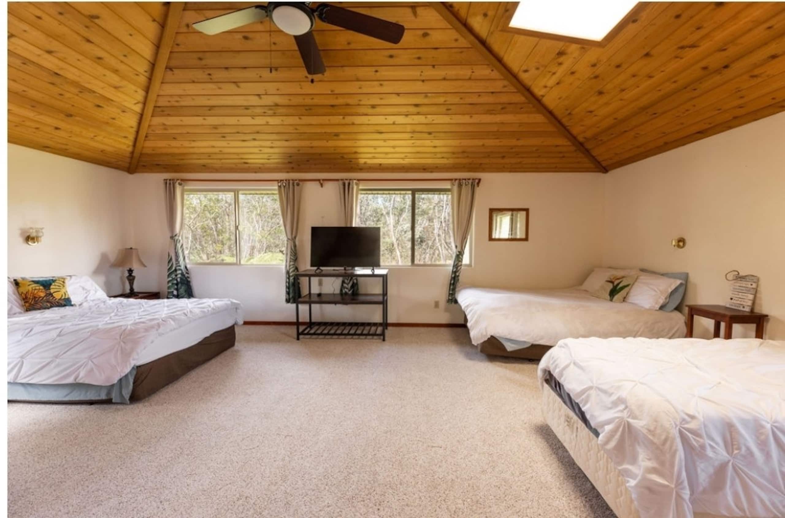2-bedroom Volcano Tree House Getaway with Hot Tub - Photo 43
