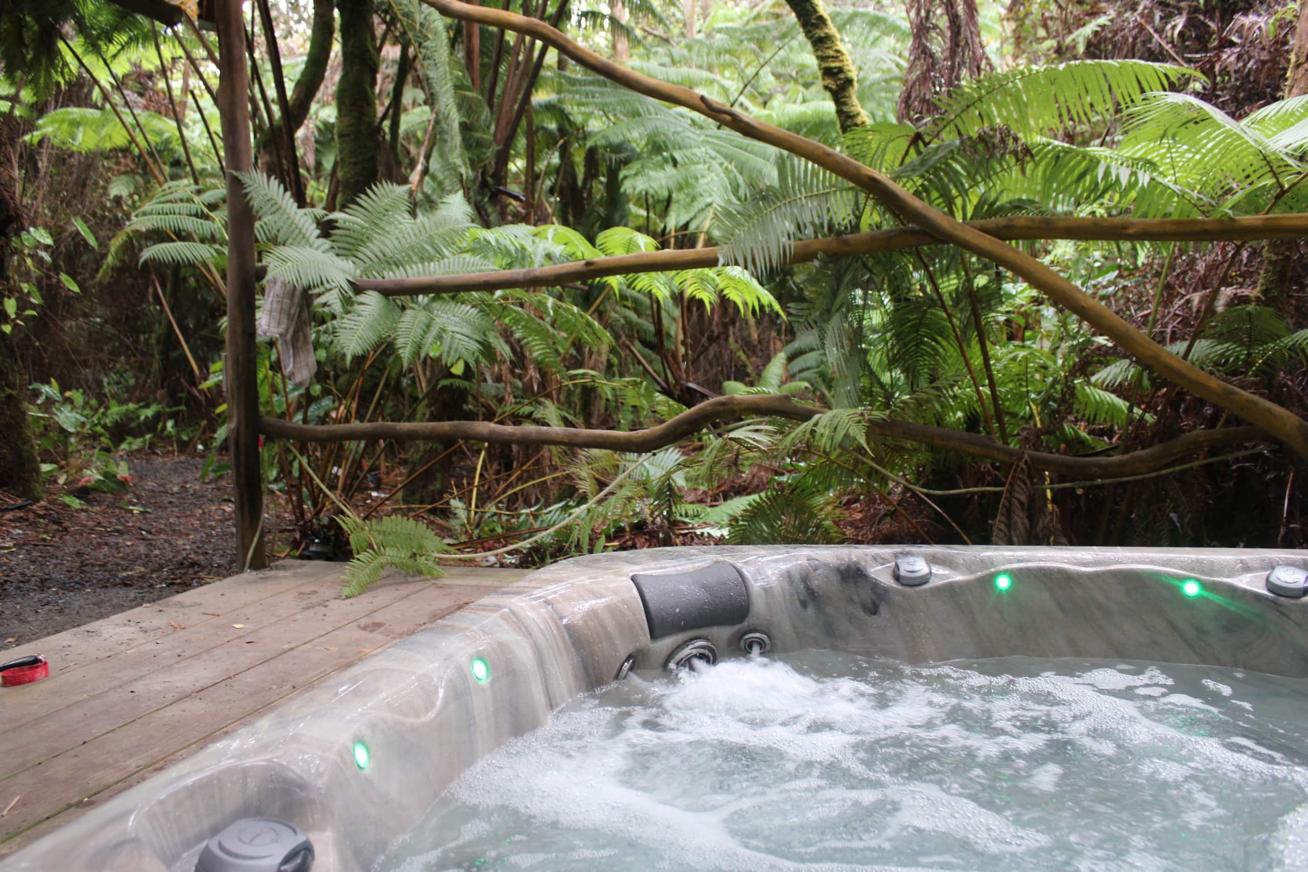 2-bedroom Volcano Tree House Getaway with Hot Tub - Photo 59