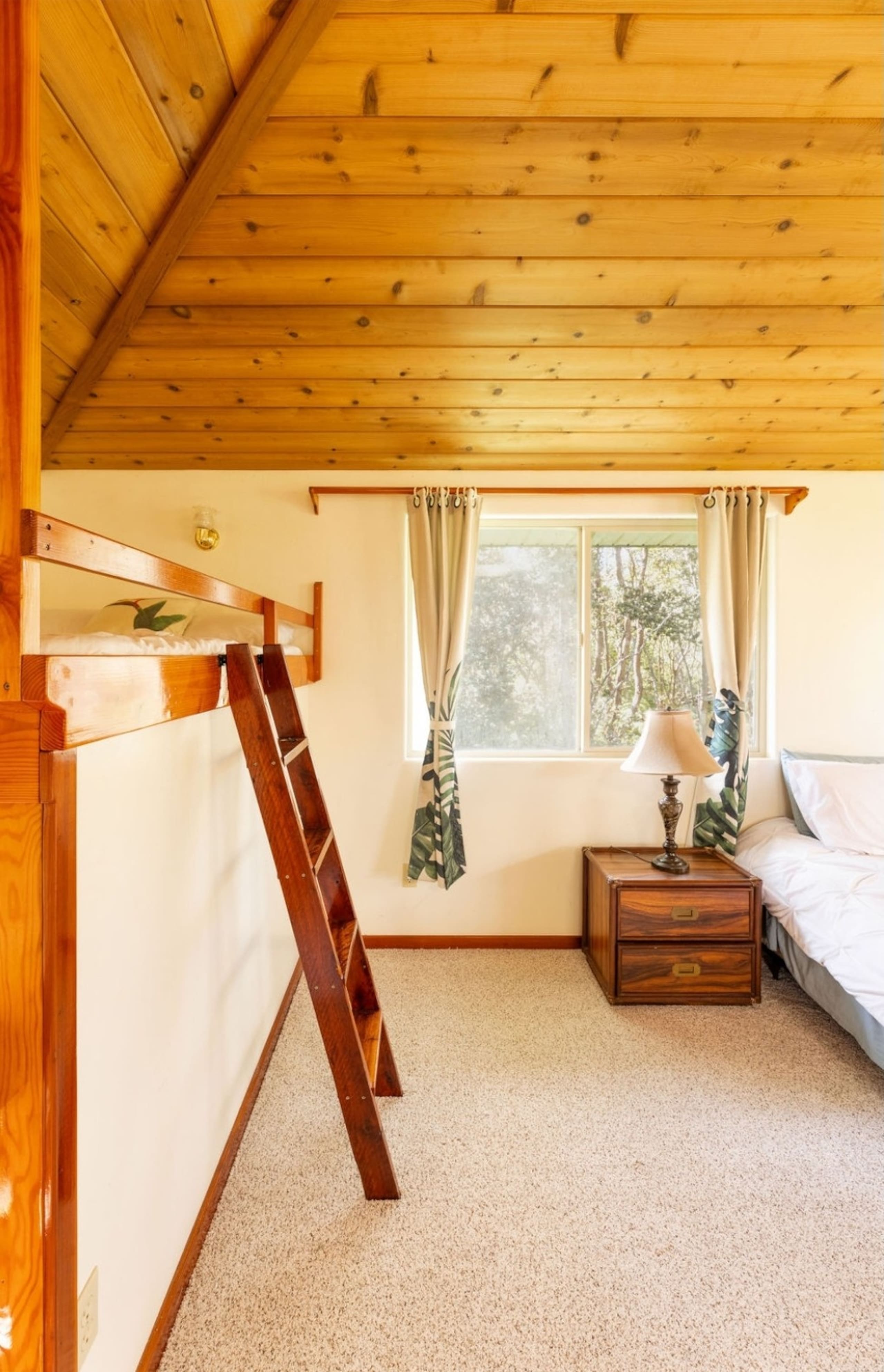 2-bedroom Volcano Tree House Getaway with Hot Tub - Photo 41