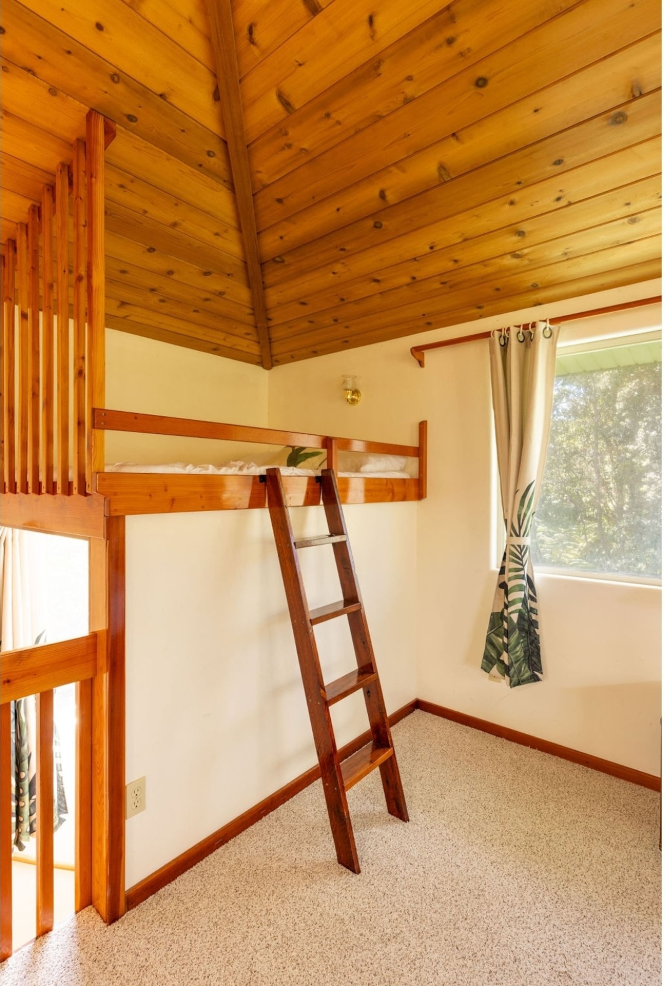 2-bedroom Volcano Tree House Getaway with Hot Tub - Photo 45