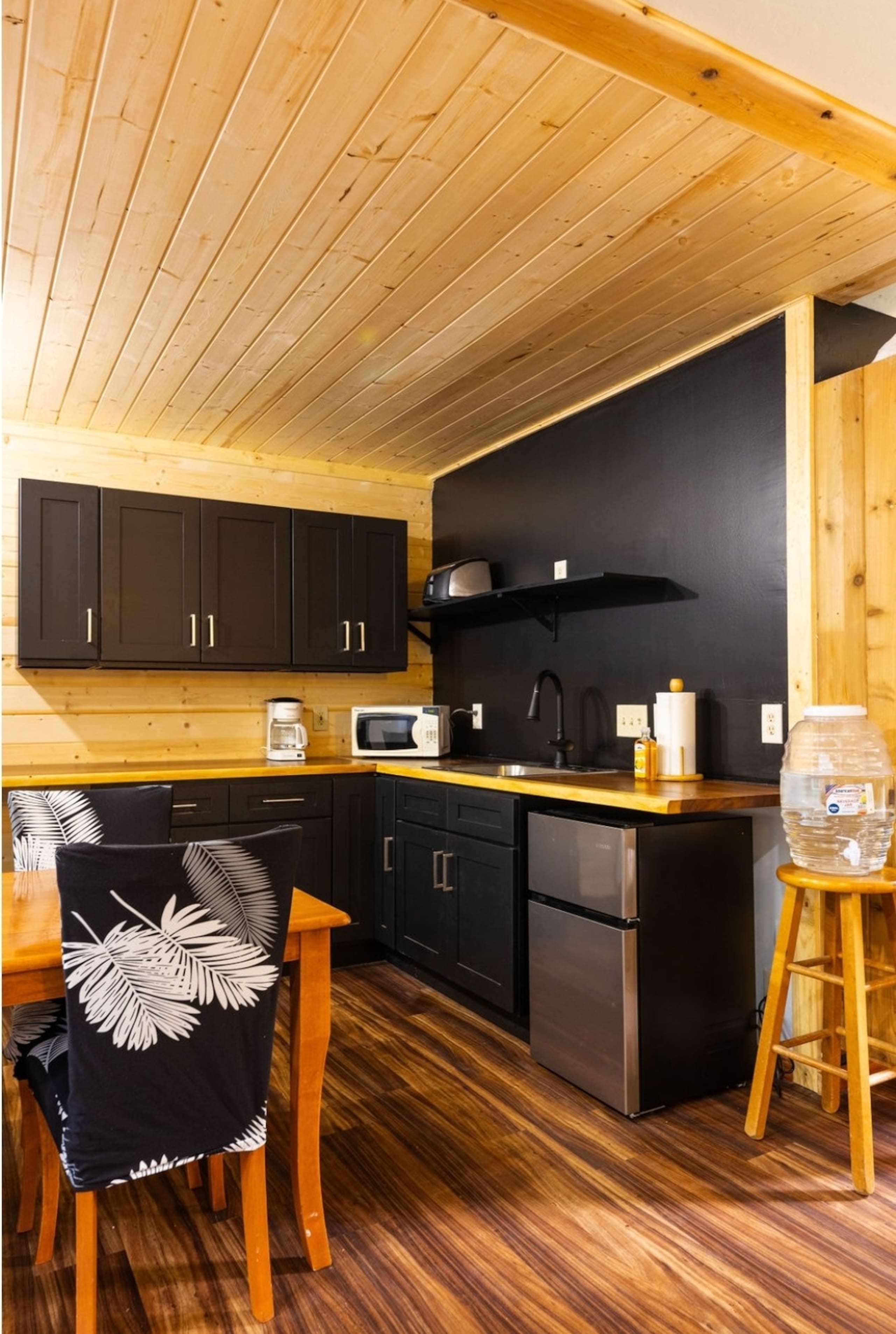 2-bedroom Volcano Tree House Getaway with Hot Tub - Photo 12
