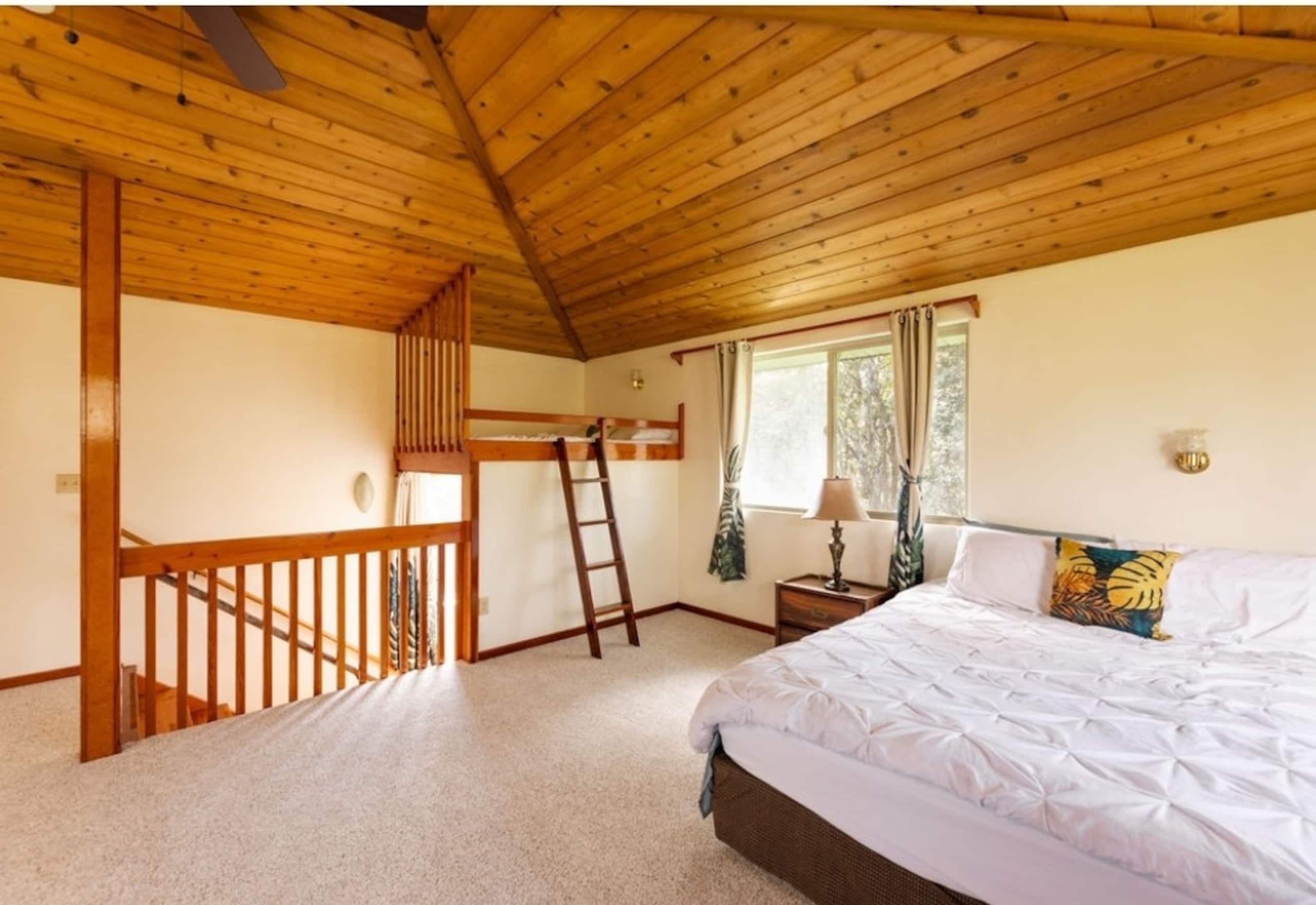 2-bedroom Volcano Tree House Getaway with Hot Tub - Photo 40