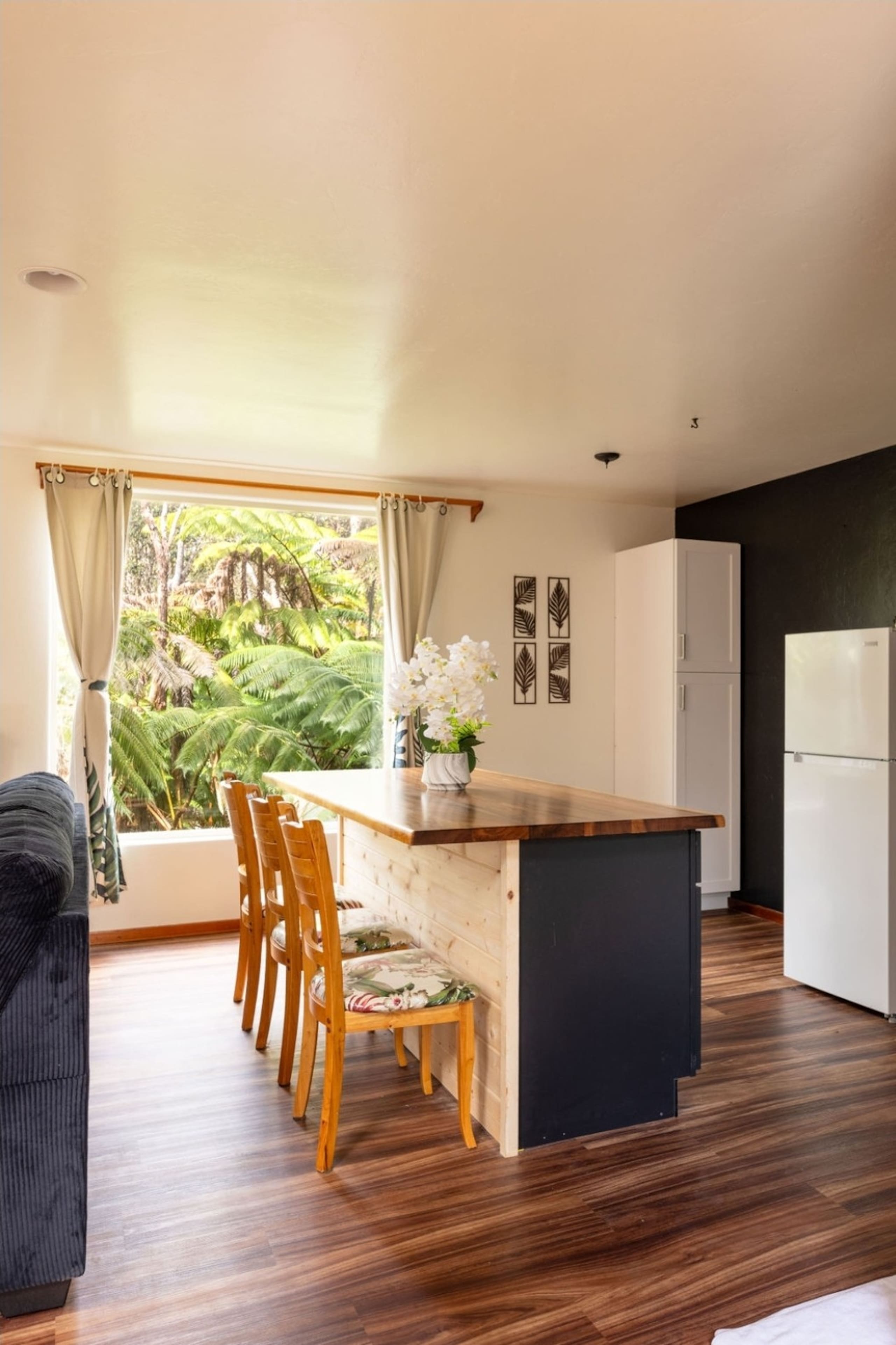 2-bedroom Volcano Tree House Getaway with Hot Tub - Photo 13