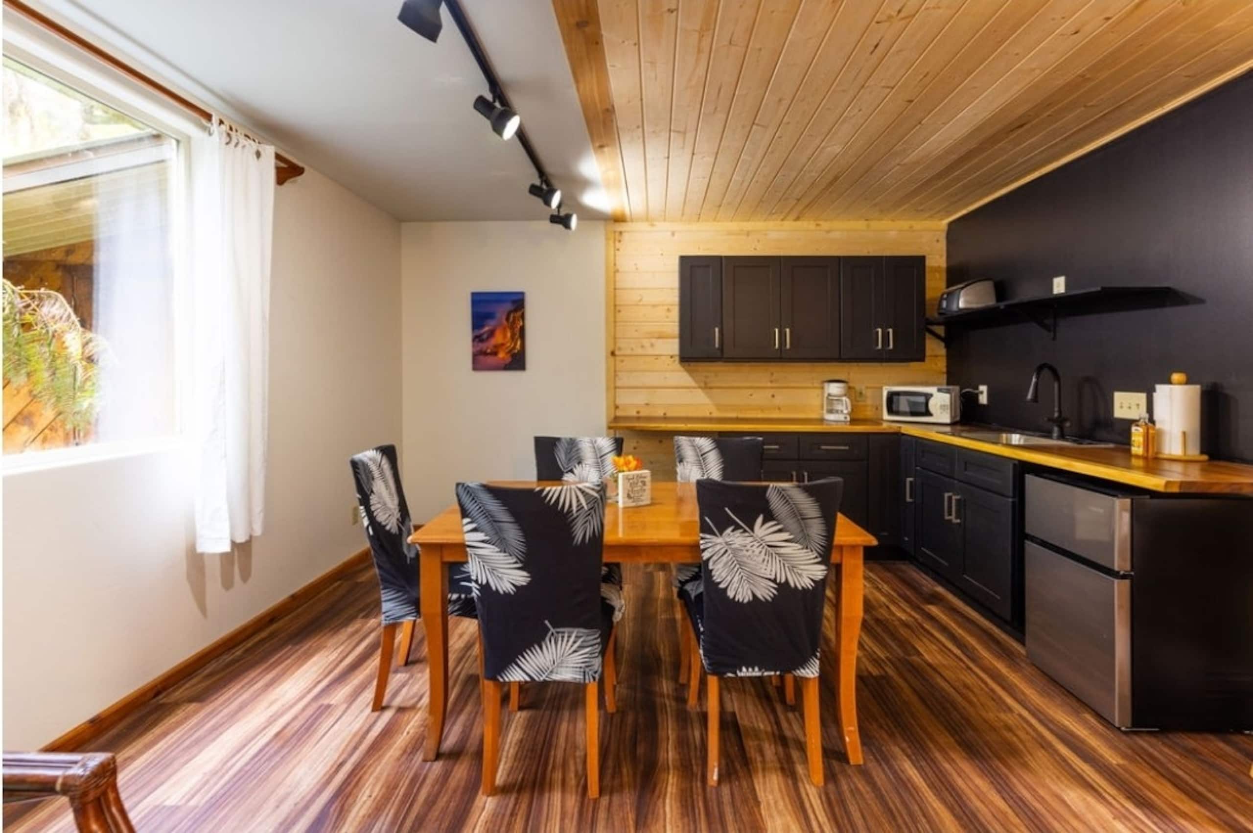 2-bedroom Volcano Tree House Getaway with Hot Tub - Photo 10