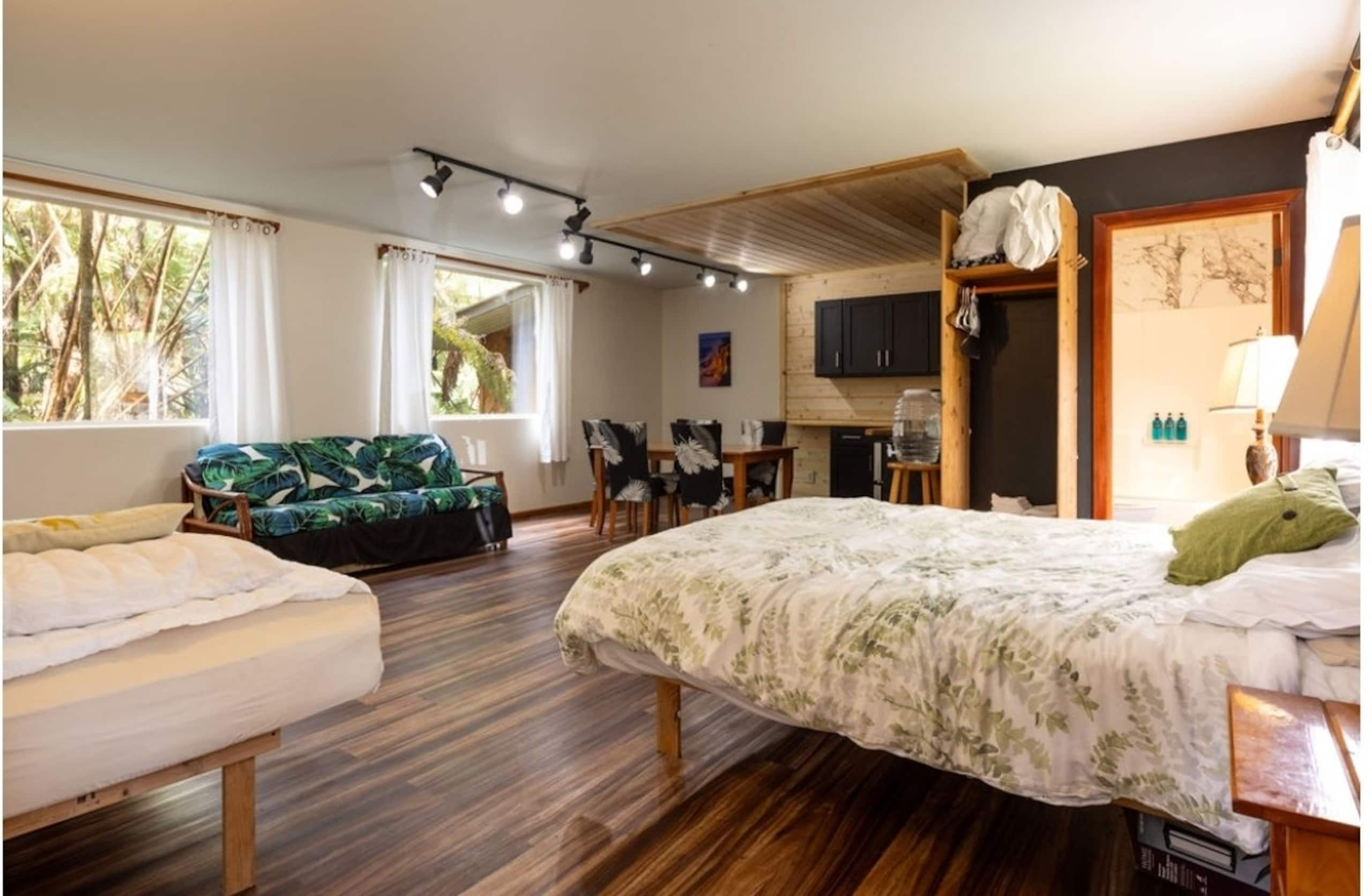 2-bedroom Volcano Tree House Getaway with Hot Tub - Photo 30