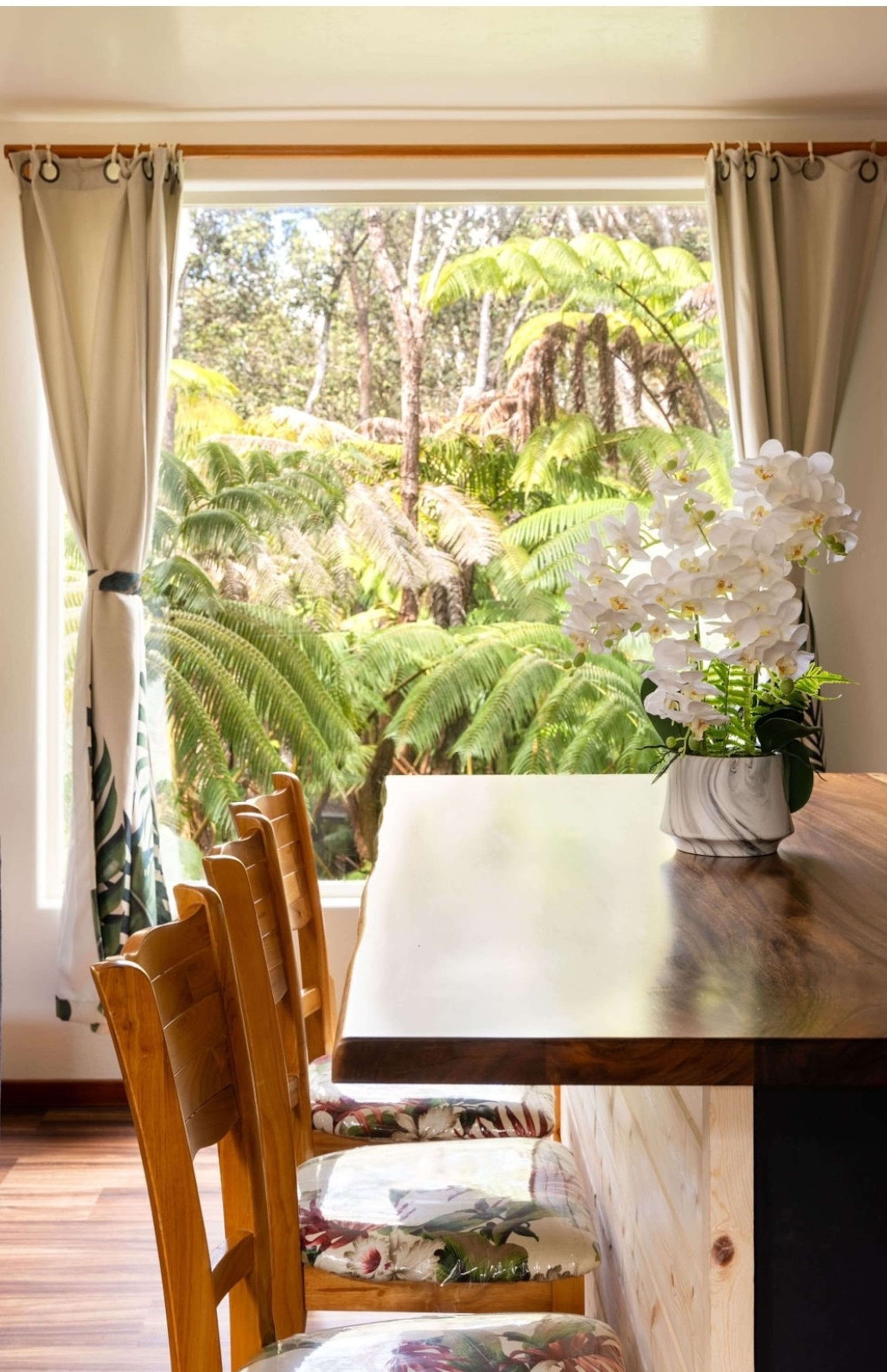 2-bedroom Volcano Tree House Getaway with Hot Tub - Photo 23