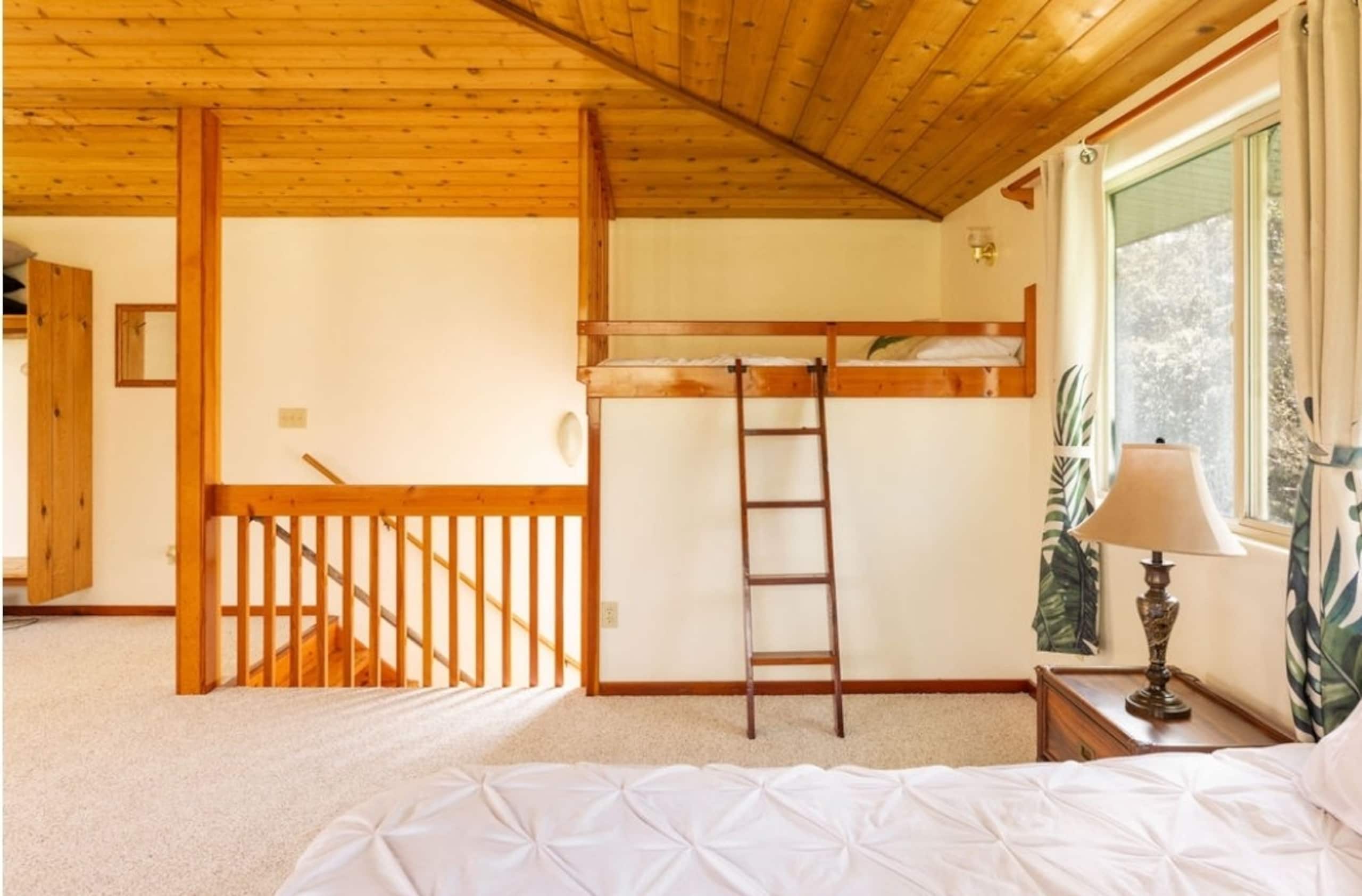 2-bedroom Volcano Tree House Getaway with Hot Tub - Photo 34