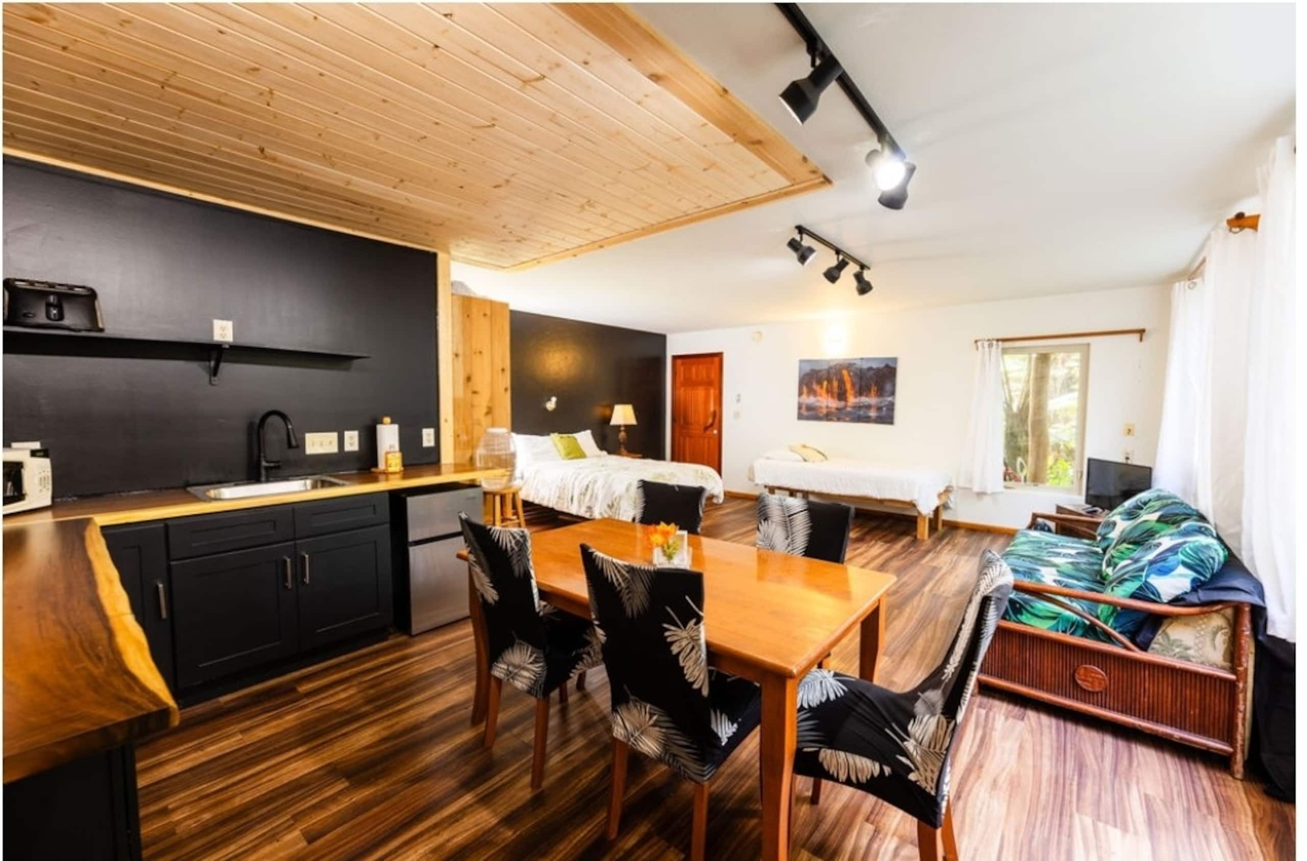 2-bedroom Volcano Tree House Getaway with Hot Tub - Photo 21