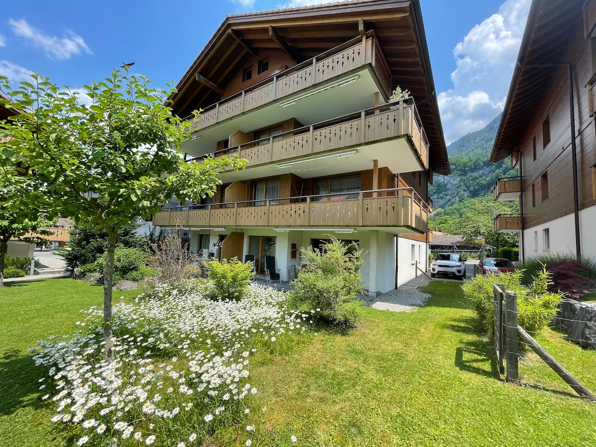 Romantic Swiss Alp Iseltwald with Lake & Mountains - Apartments