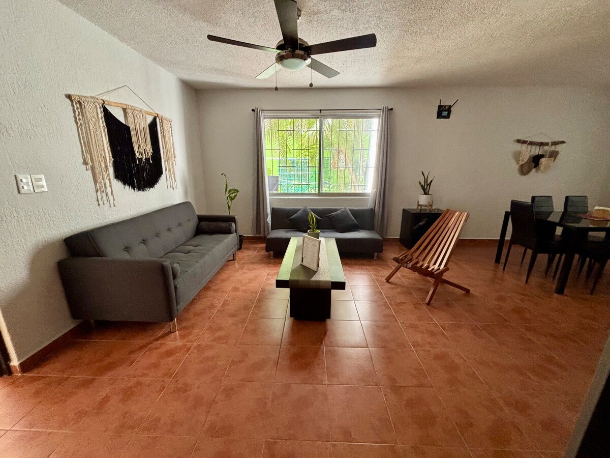 Anuncio de Airbnb popular: Peach35 Downtown Apartment, 7 minutes from the beach en Supermanzana 2 A