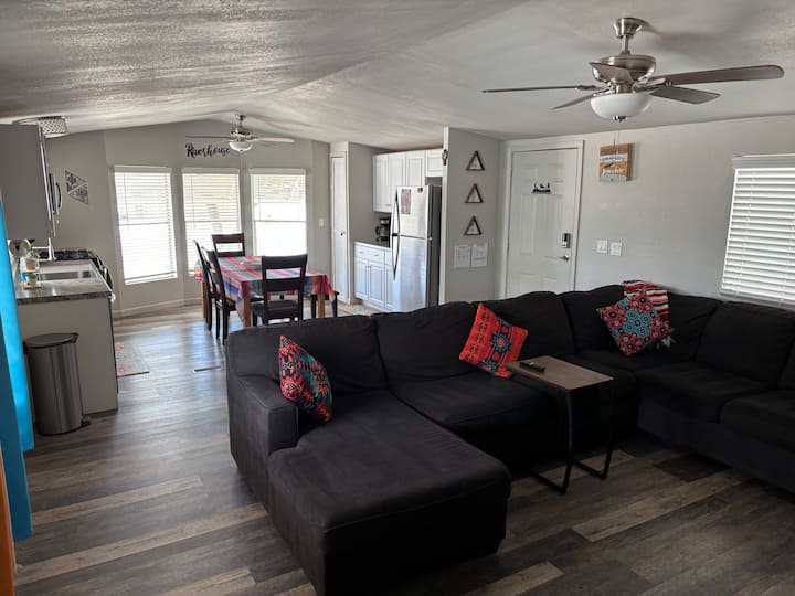 Remodeled Home Close To The River And Rotary Park - Laughlin, NV