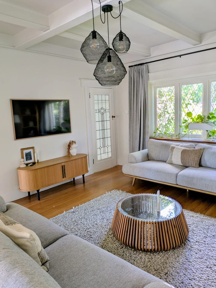 Renovated Historic Family Home With Pool - Central - Blenheim