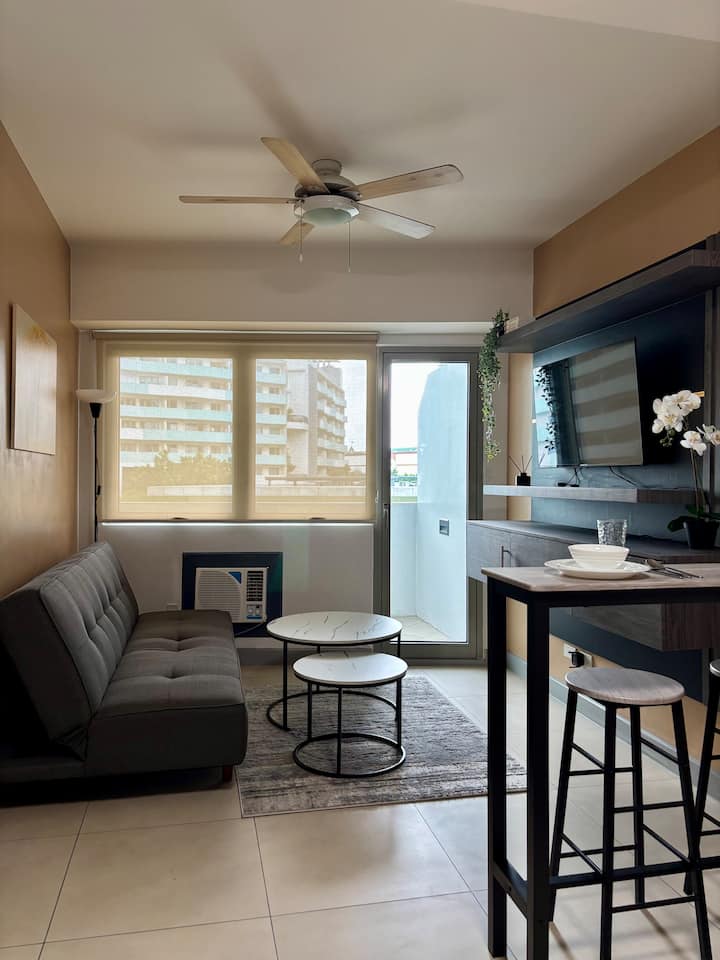 Casa G - 1 Br W/ Balcony In Qc - Quezon City