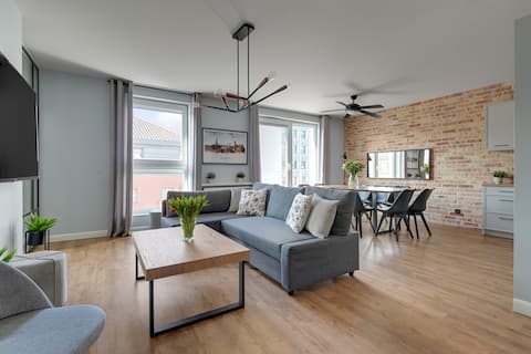 Luxury 4 bedrooms apartment by Staywin