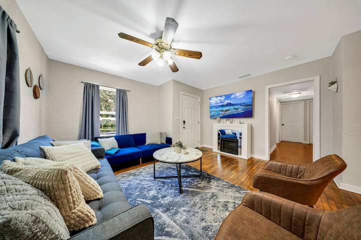 Central Downtown | Arcade Room | Spacious Comfort - Gainesville, FL