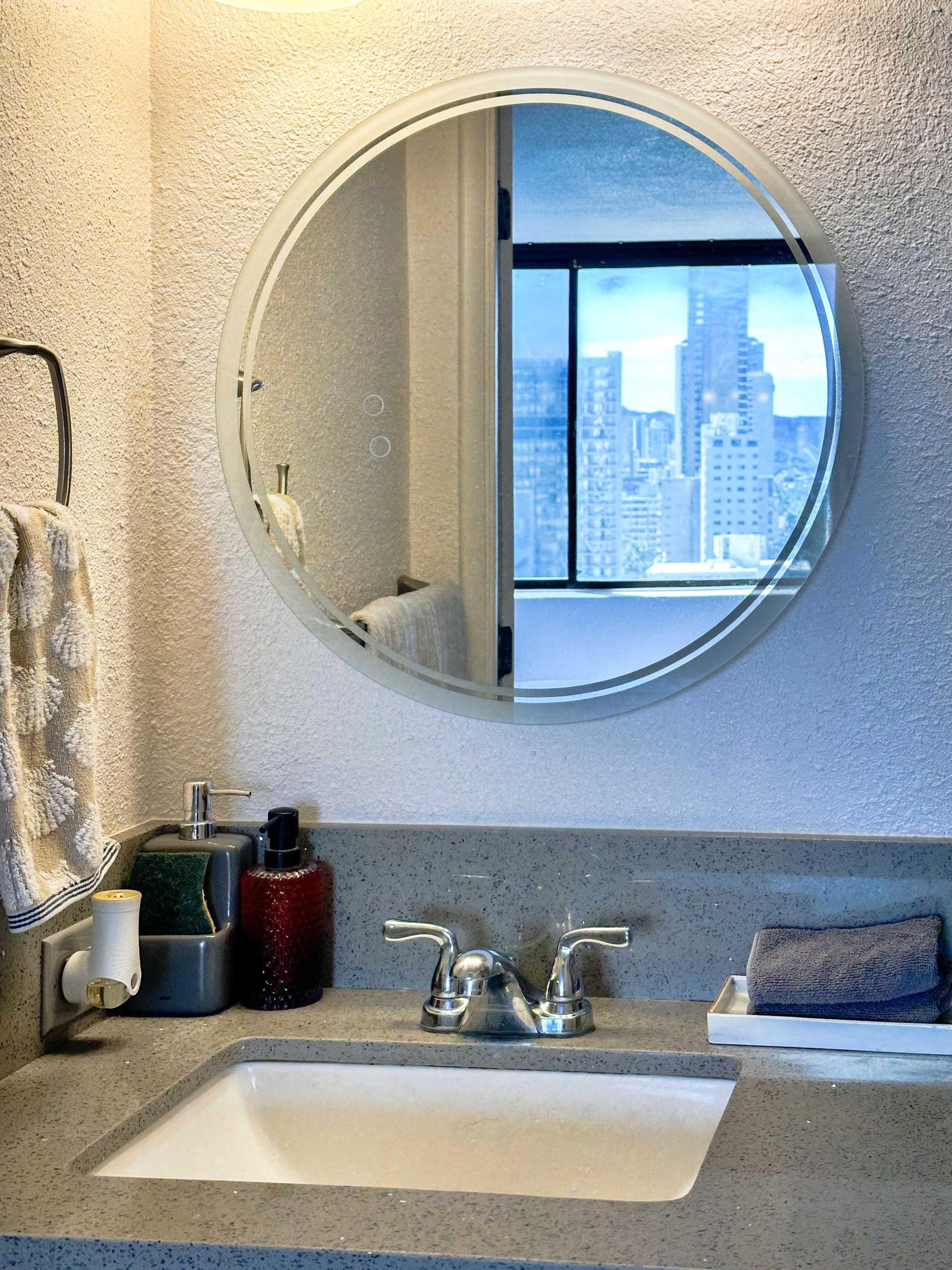 Waikiki Hawaiian monarch studio/No resort fee - Image 16