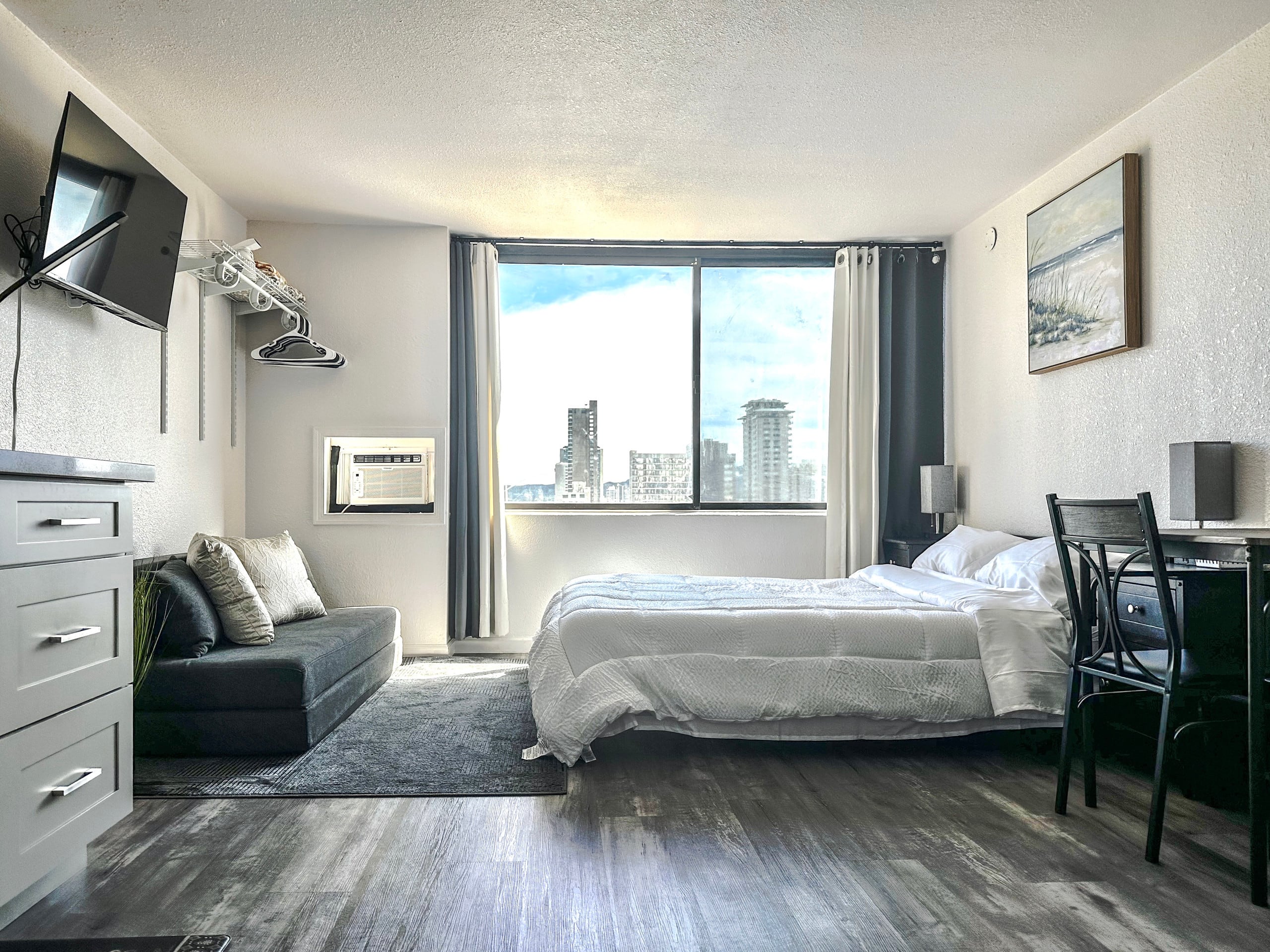 Waikiki Hawaiian monarch studio/No resort fee - Image 1