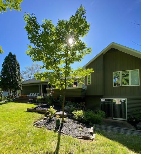 Torch Lake 5 Bed, 3 Bath - Huge Yard, Lake View!