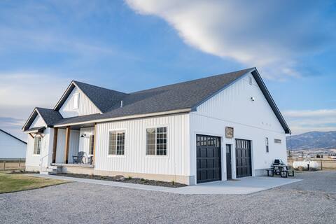 New Mountain Retreat With Private Hottub