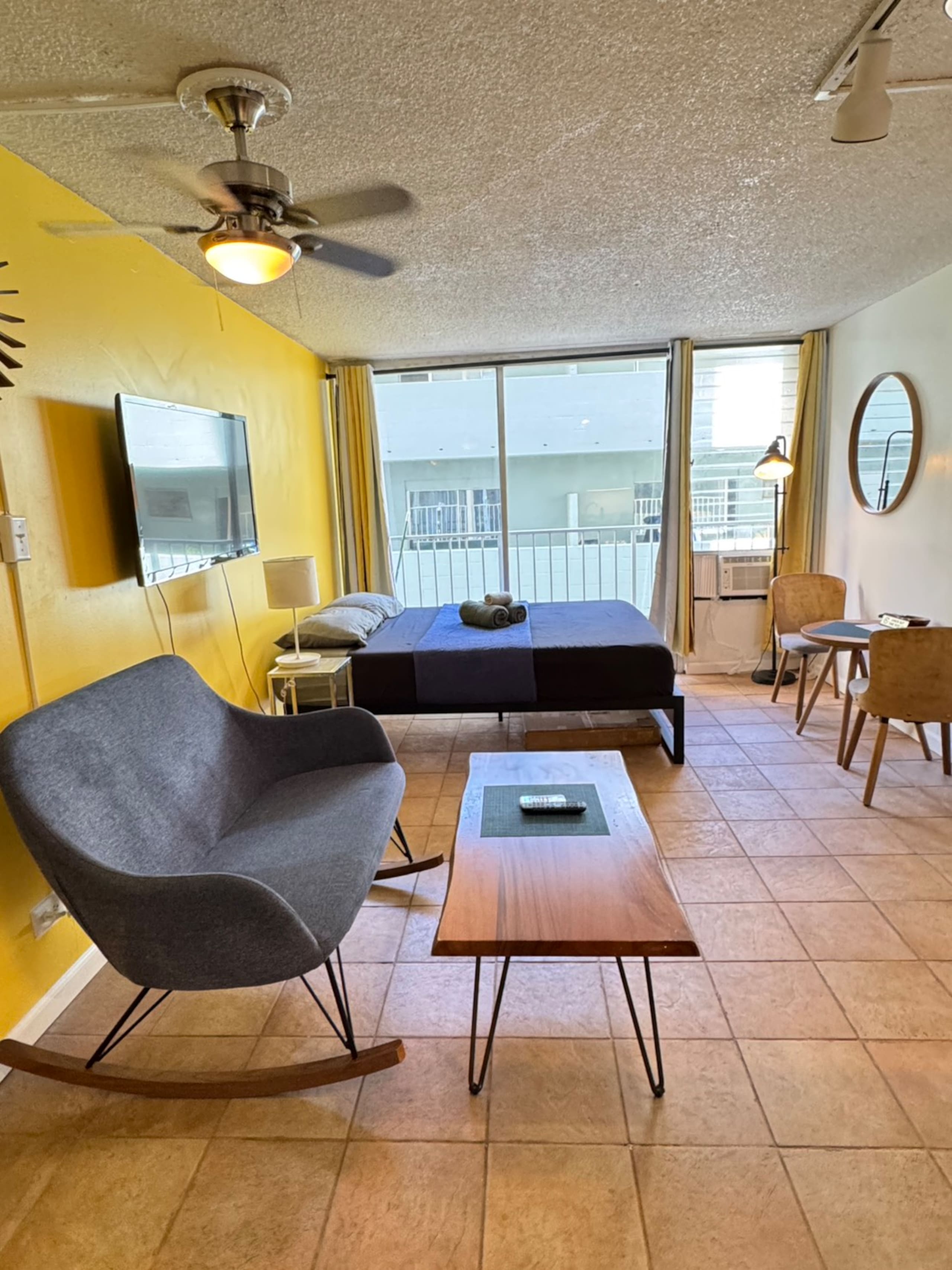 Condo in Honolulu · ★4.4 · Studio · 1 bed · 1 private bath - Image 26