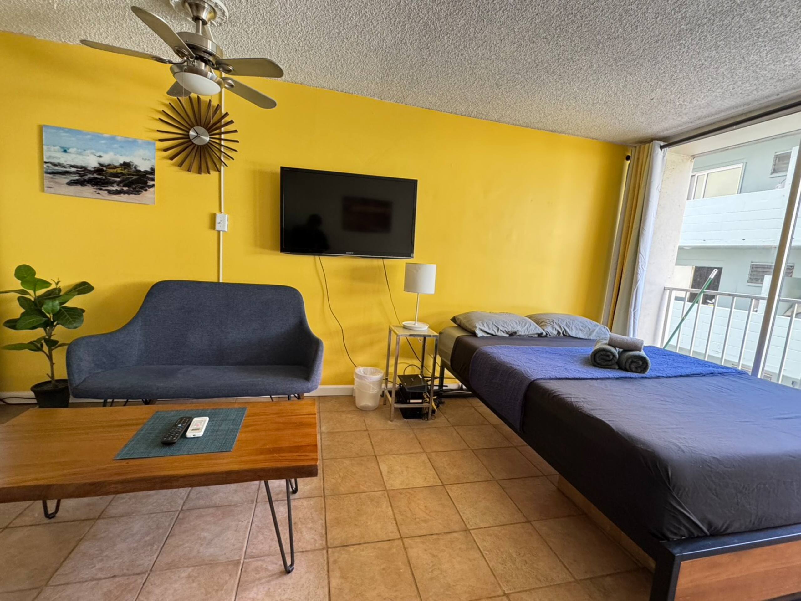 Condo in Honolulu · ★4.4 · Studio · 1 bed · 1 private bath - Image 1