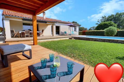 Air-conditioned villa with heated pool - Les Vans