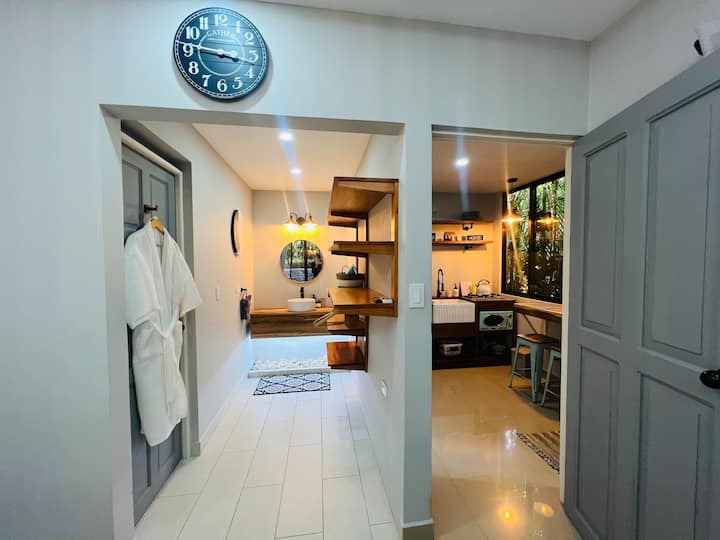 Lush Cabana In La Fortuna With Jacuzzi, Pool & Gym - Costa Rica