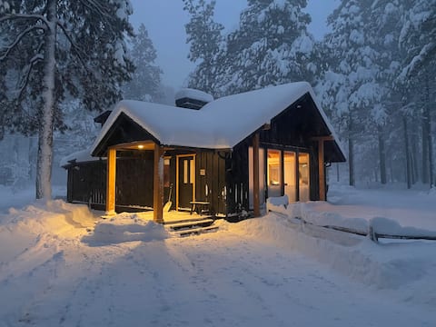 Whiskey Pines: forest view w/hot tub