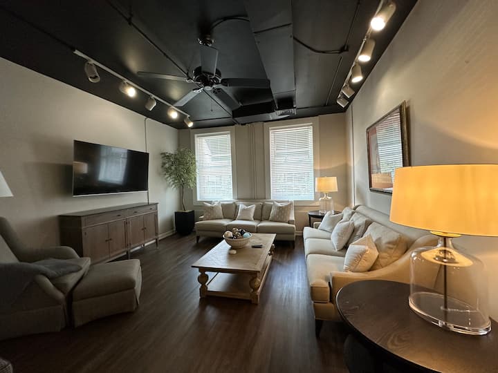 *Dt Raleigh Condo! 2 Story, Great Location!* - Raleigh, NC