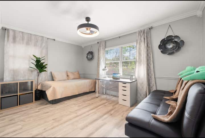 Bedroom 3 features a versatile pull-out bed setup that can be used as either a twin bed or expanded into a king-size bed, making it perfect for both individual guests and couples. 