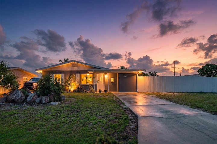Huge Backyard Oasis / Pet-friendly Venice Home - Venice, FL