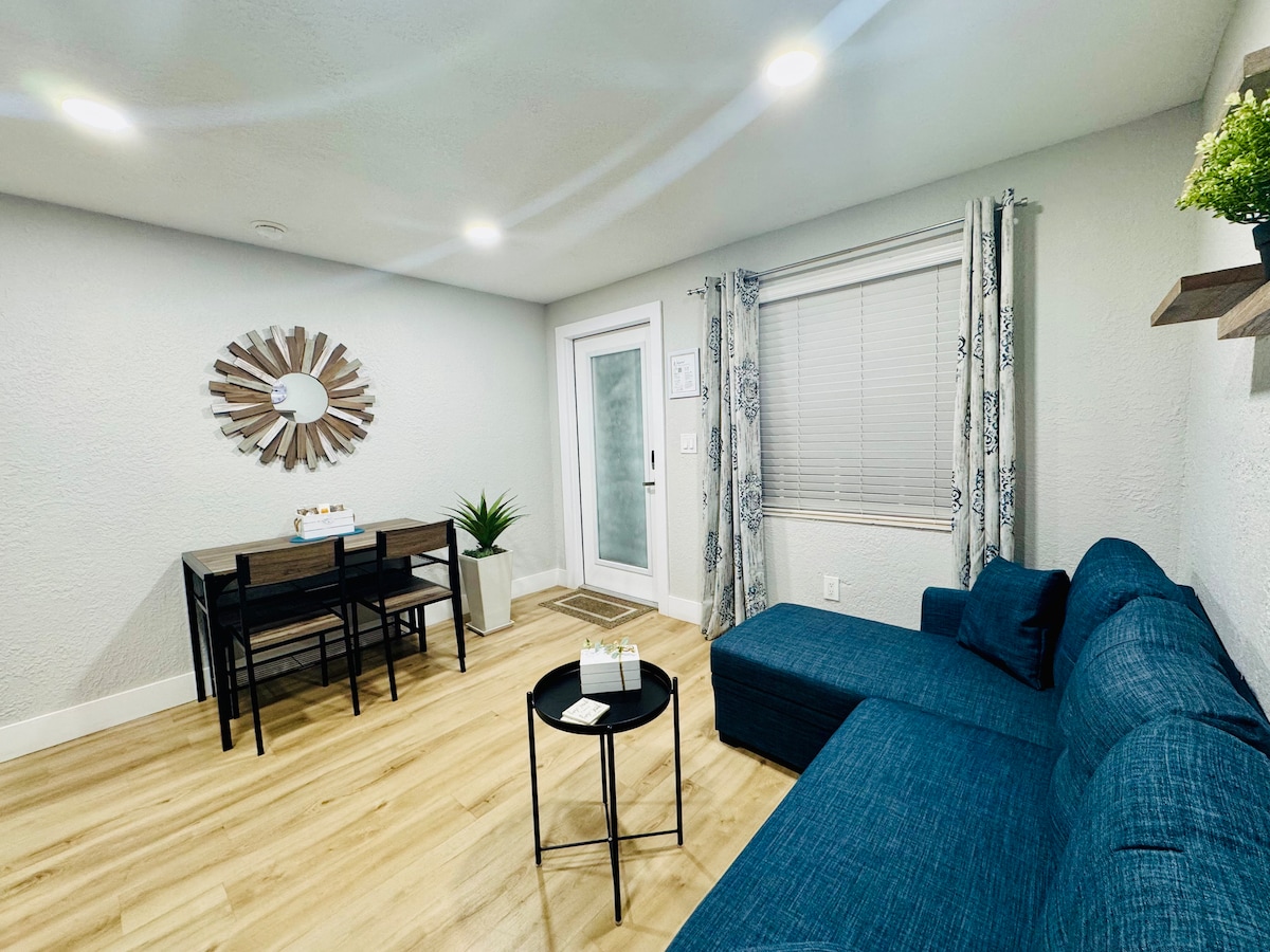 Top performing Airbnb: "Perfect Getaway" 2 Miles from MIA & 8To UR Cruise in Hialeah