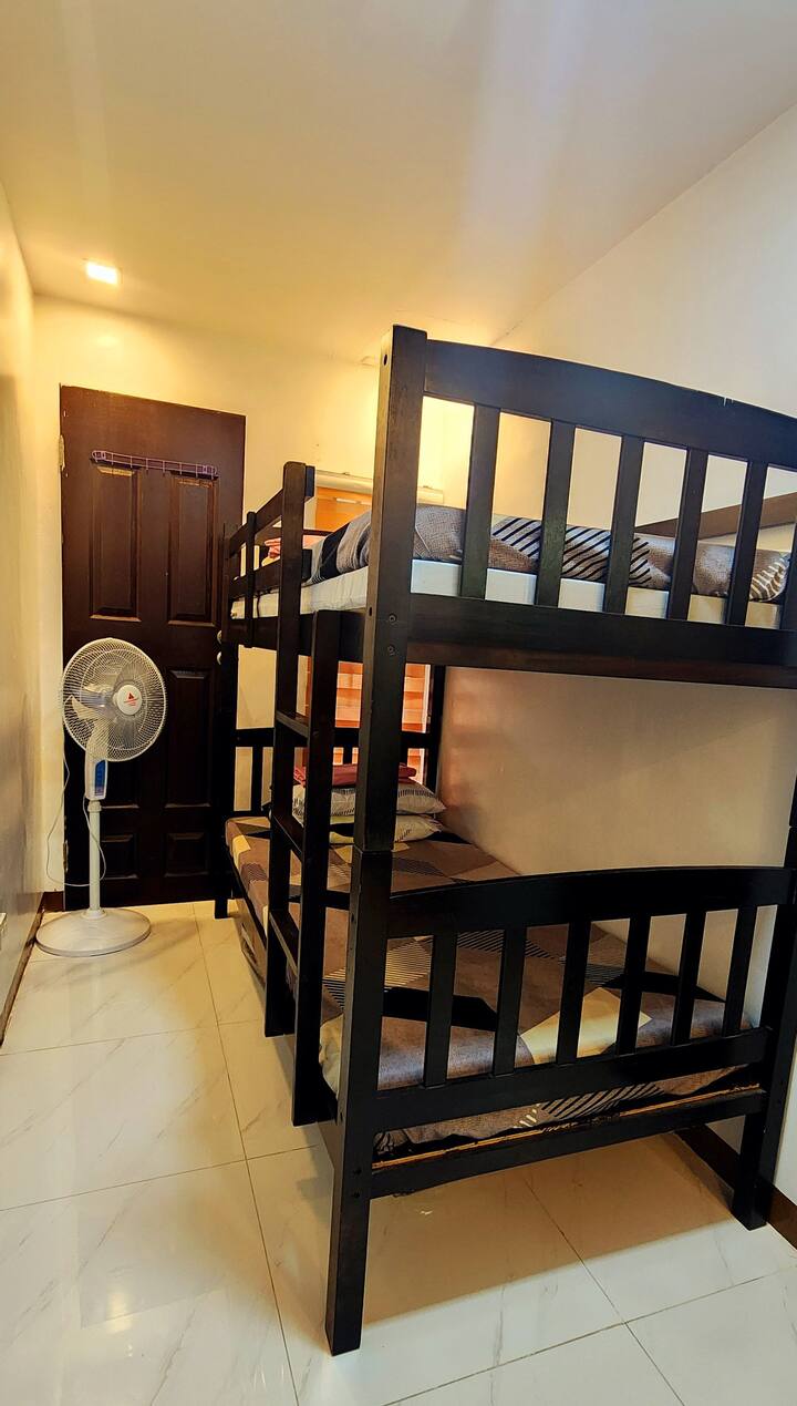 2 единични  легла