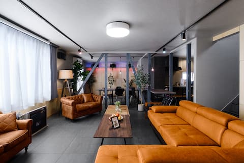 THE LANDMARK【Renovated hotel in nature / 167㎡】