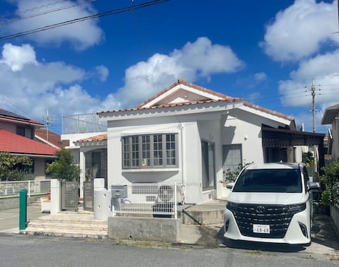 This is a private lodging in a luxury villa area, 10 minutes by car from the airport.