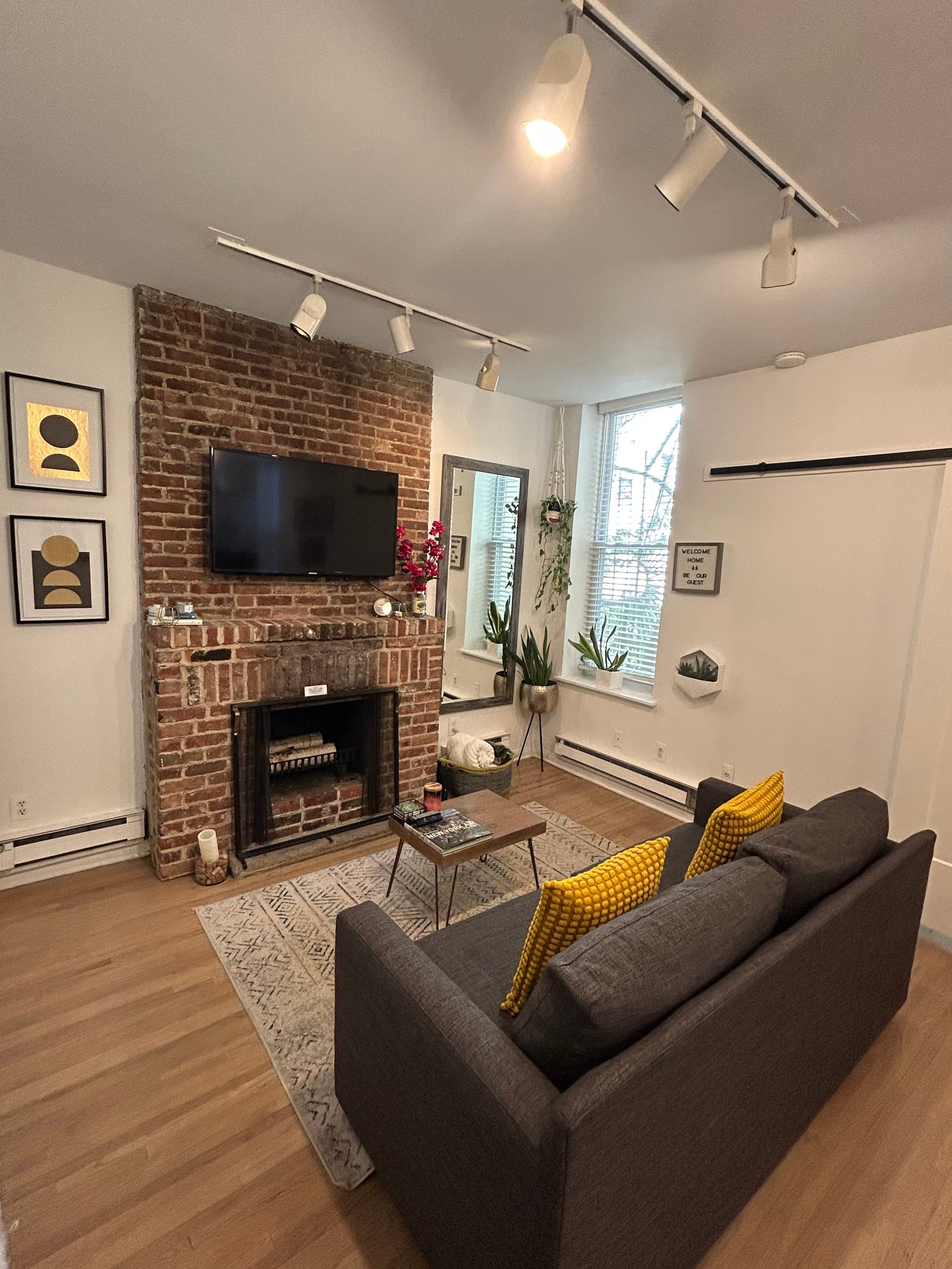 Five-star charming getaway blocks to NYC transit.