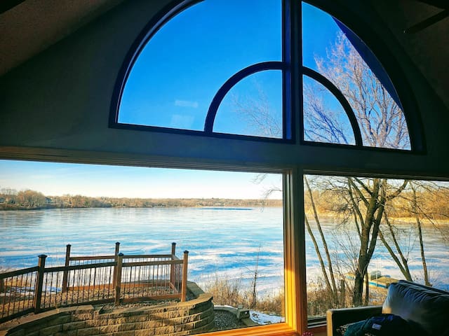 Wayzata Lakefront Retreat:Build your Best Memories