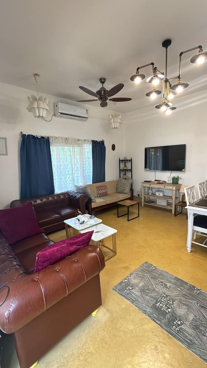 Living room image 7