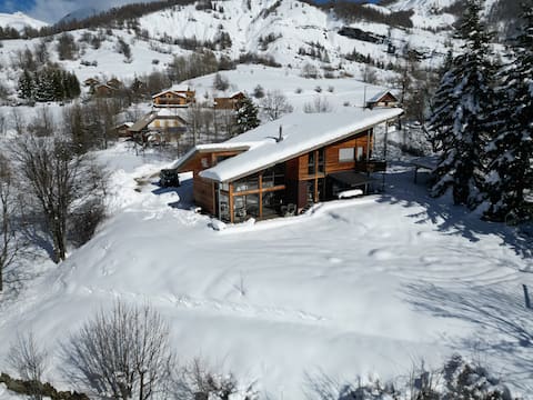 Architect-designed chalet, panoramic view & Nordic bath