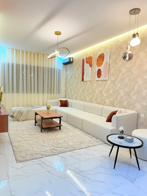 Elegant, Comfort and style near the train station