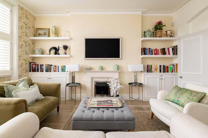 The Montagu – 2 Bedroom with Terrace in Kensington