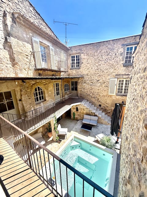 Charming air-conditioned house with spa pool