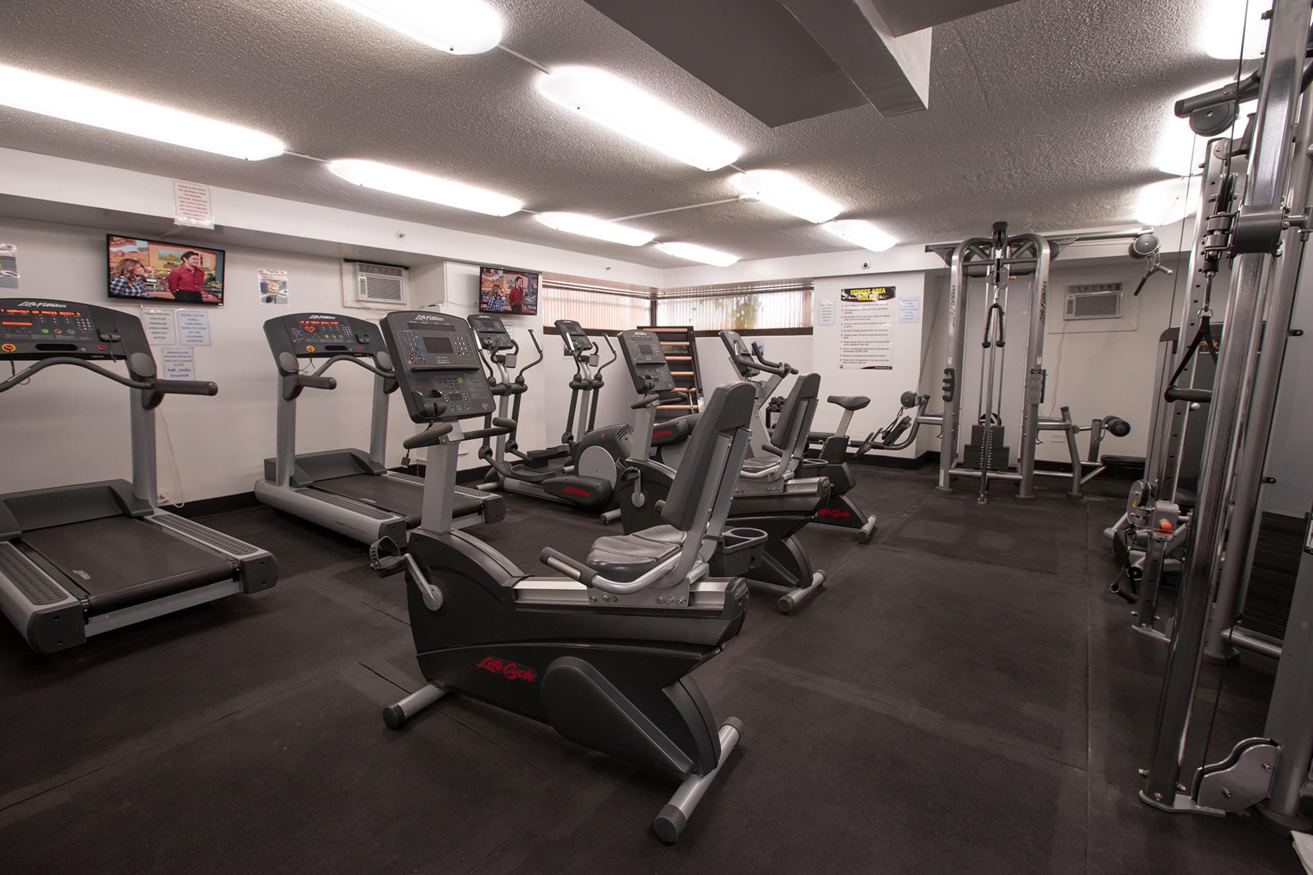 Condo in Honolulu · ★4.81 · Studio · 1 bed · 1 private bath - Image 9