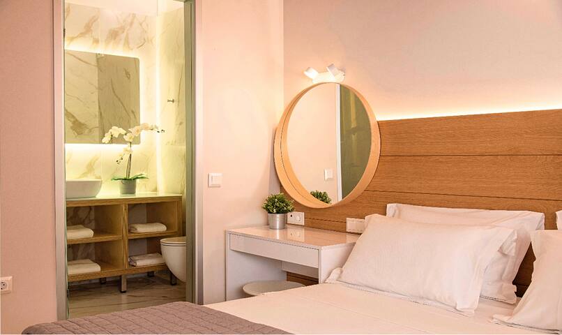 Neoclassical Two-storey Junior Suite-Town Center ! gallery image 4