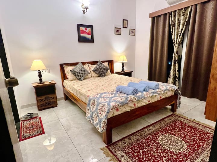 Well-designed master bedroom with AC, queen bed with 6 inch spring mattress, cozy pillows & clean linen to ensure a good nights sleep. AC quilt & extra pillows are provided. The bedroom is also equipped with a wardrobe, mirror, side tables & lamps.