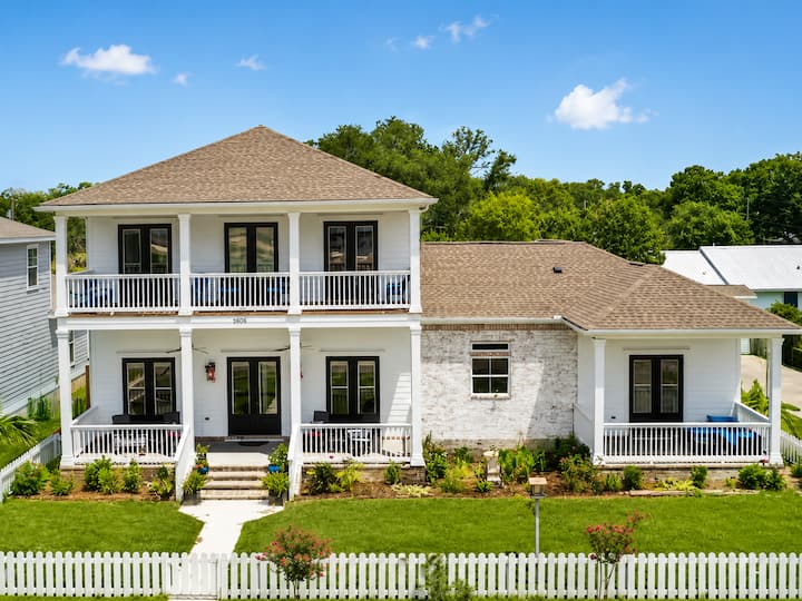 Luxury Beach Views, Pool & Hot Tub, Ev Charger - Gulfport, MS