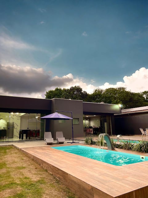 Paris house on the dam with pool