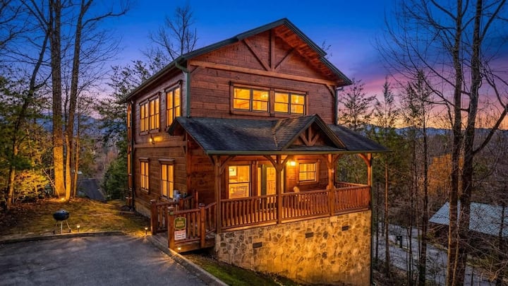 Mtn View Cabin | Hot Tub, Game Room, Pet Friendly - Gatlinburg, TN