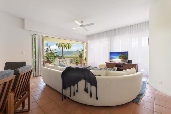 Hillside 3br Retreat With Pool & Sea Views - Port Douglas